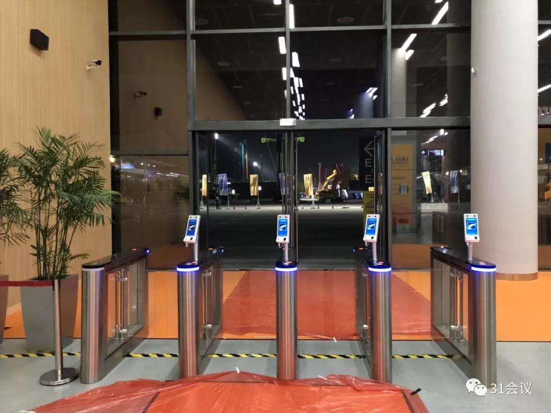 上海某大厦人脸识别小摆闸案例