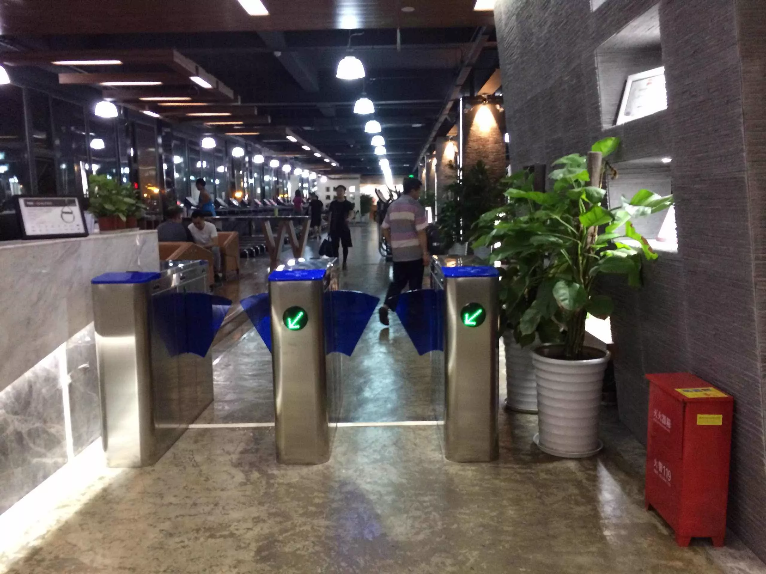 成都市完美健身房入口闸机案例.jpg