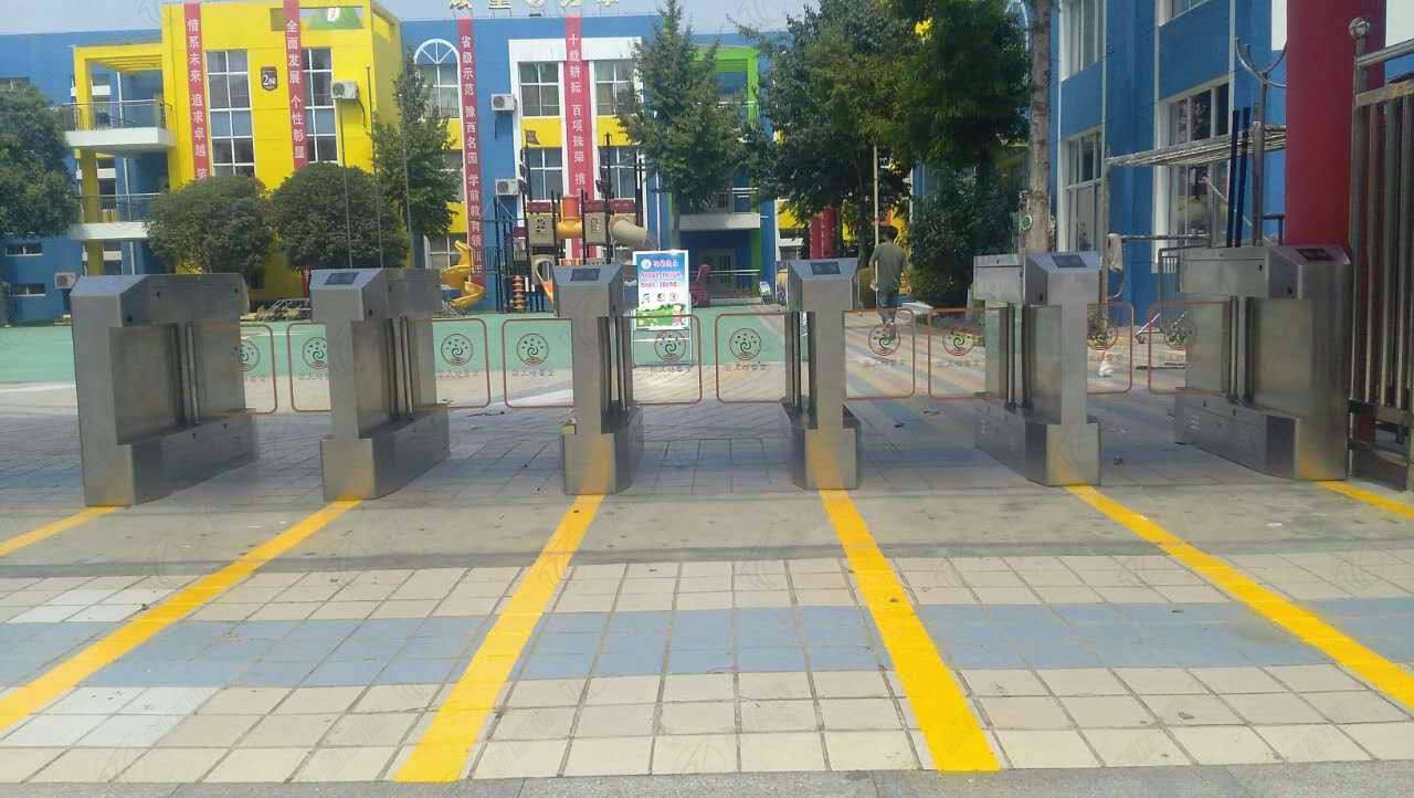 河南金蕾幼儿园摆闸通道案例.jpg