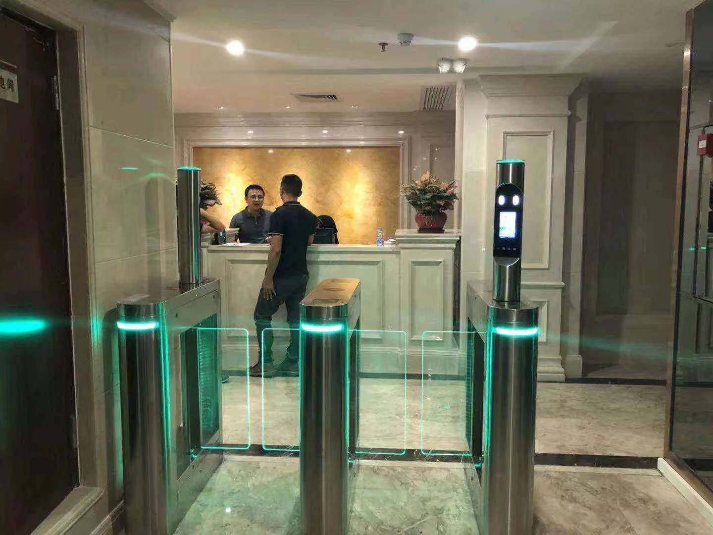 健身房出入口人脸识别闸机案例.jpg