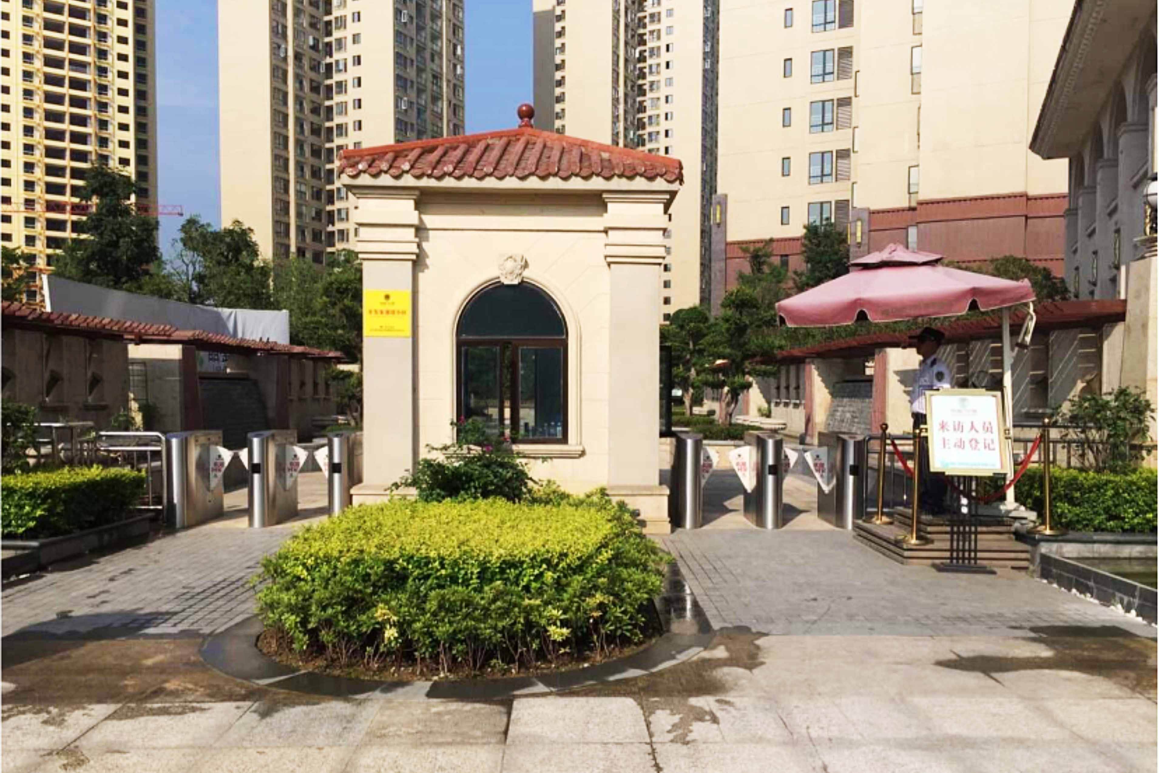 贵州铜仁万和星城小区门禁翼闸案例.jpg