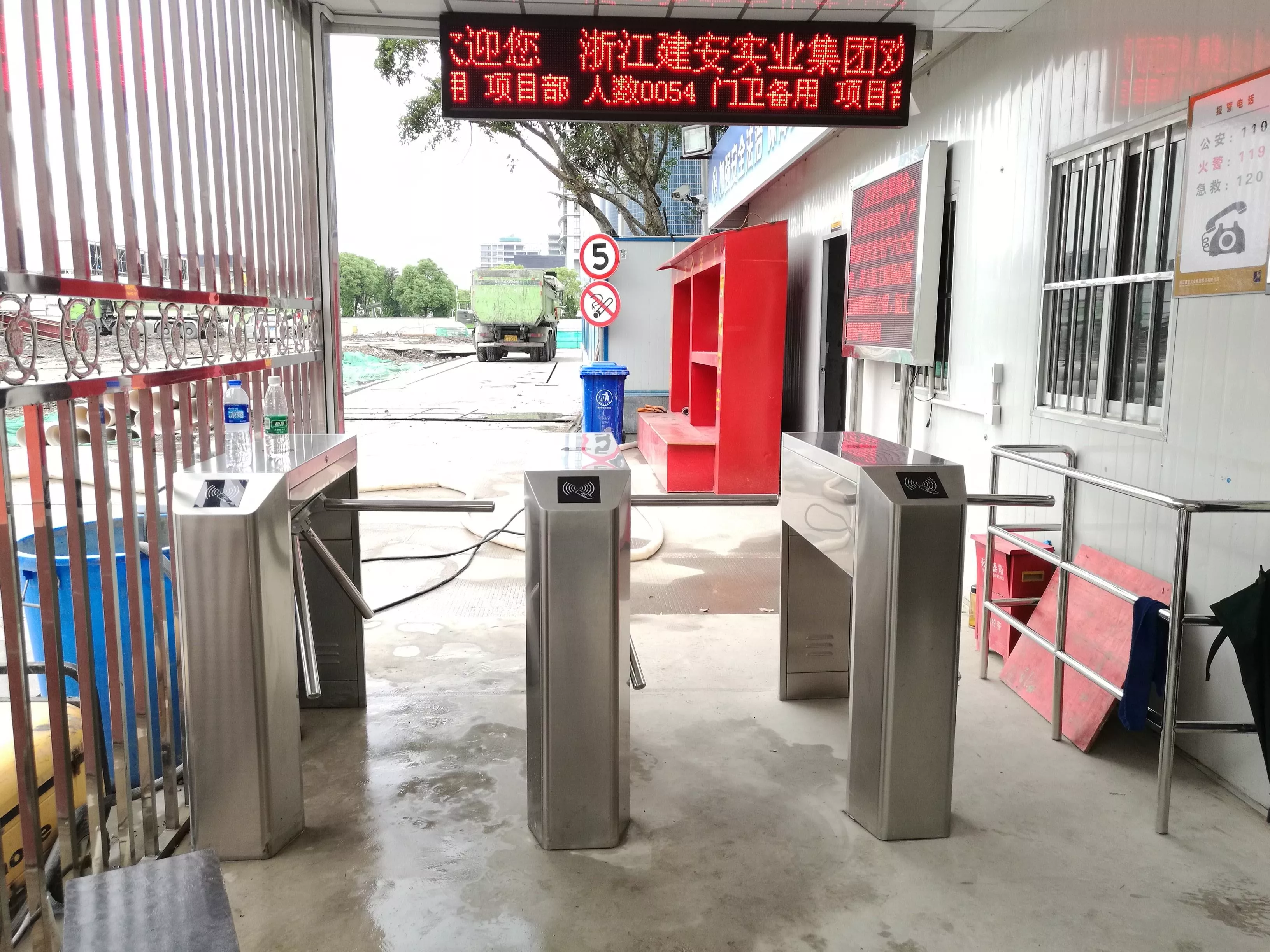 江苏工地人脸闸机案例.jpg