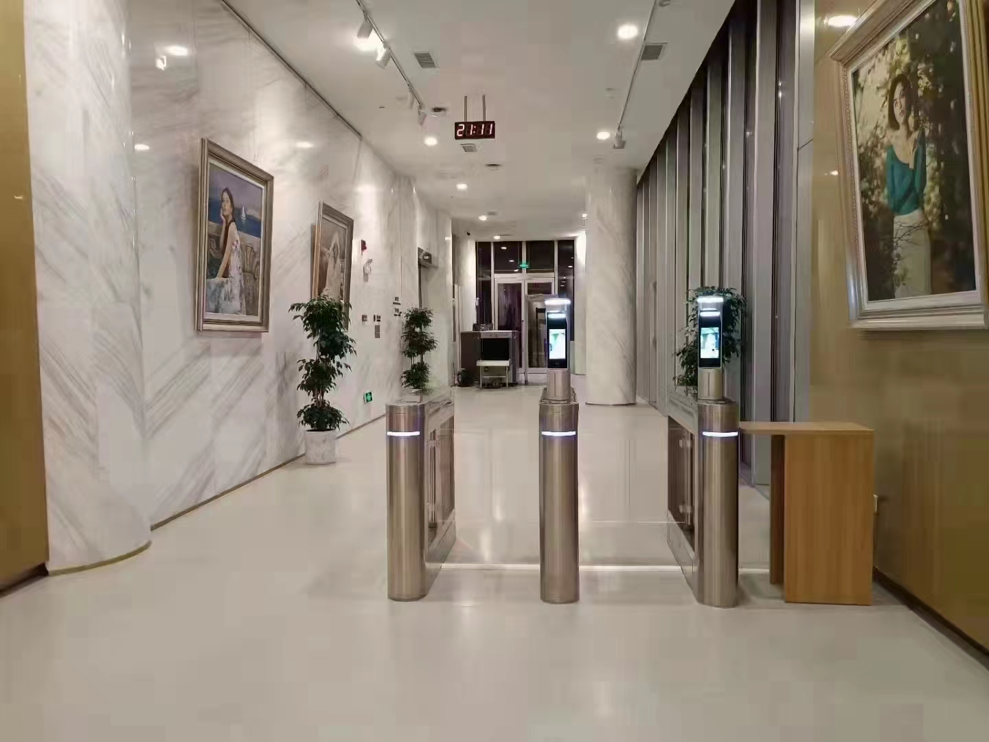 机场专用速通门